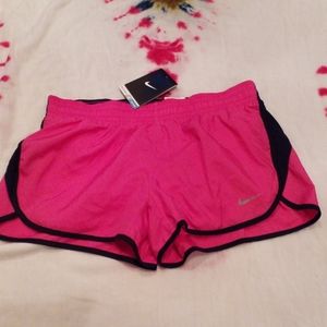 WOMENS NIKE DRI FIT SHORTS SIZE M BNWT